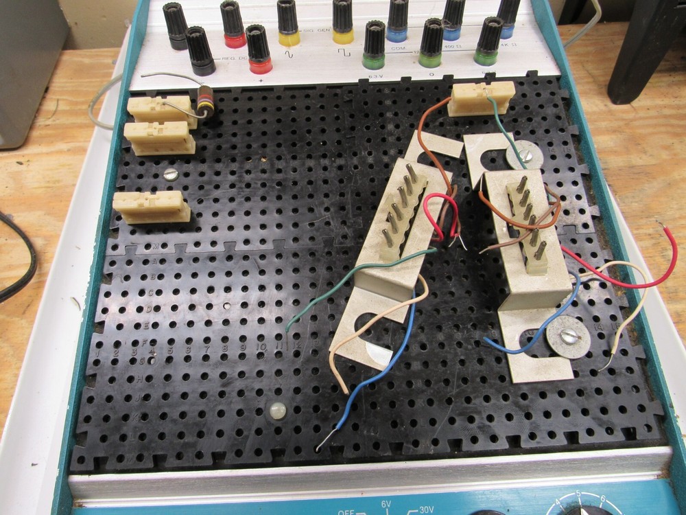 Vintage Bell & Howell Schools DeVry Inst Tech Electro-Lab Design Console