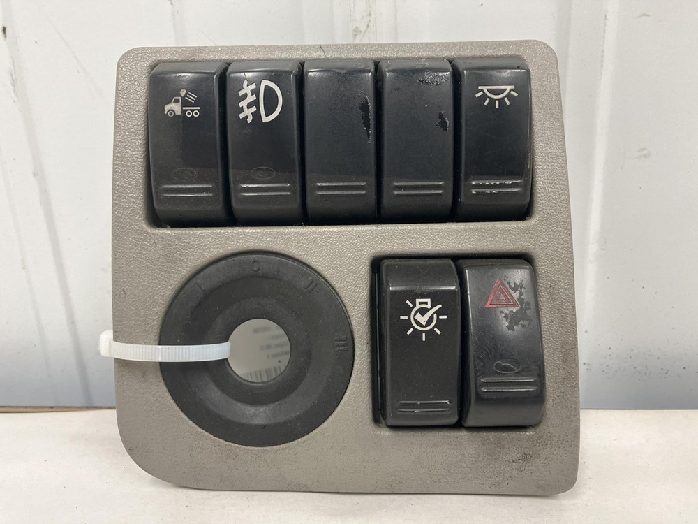 2013-2022 Peterbilt 579 IGNITION Dash Panel - Used