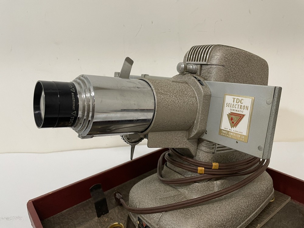 TDC VIVID Selectron ~ Slide Projector Deluxe ~ Model D ~ in Carrying Box ~ WORK