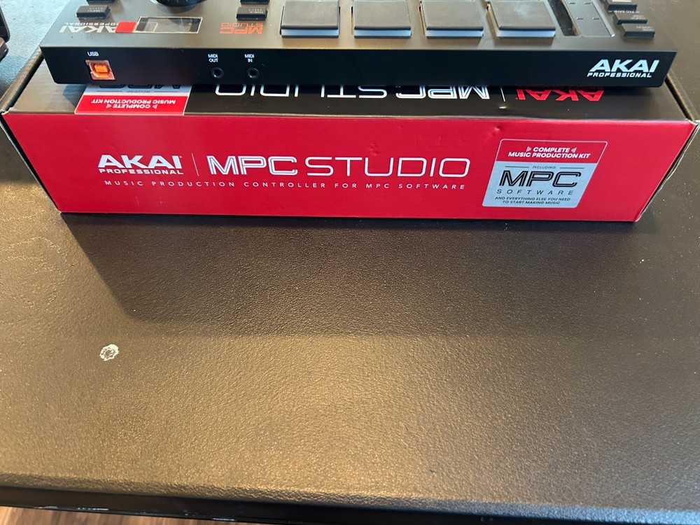 Akai Professional MPC Studio Controller + MPC Software – Great Condition, Light