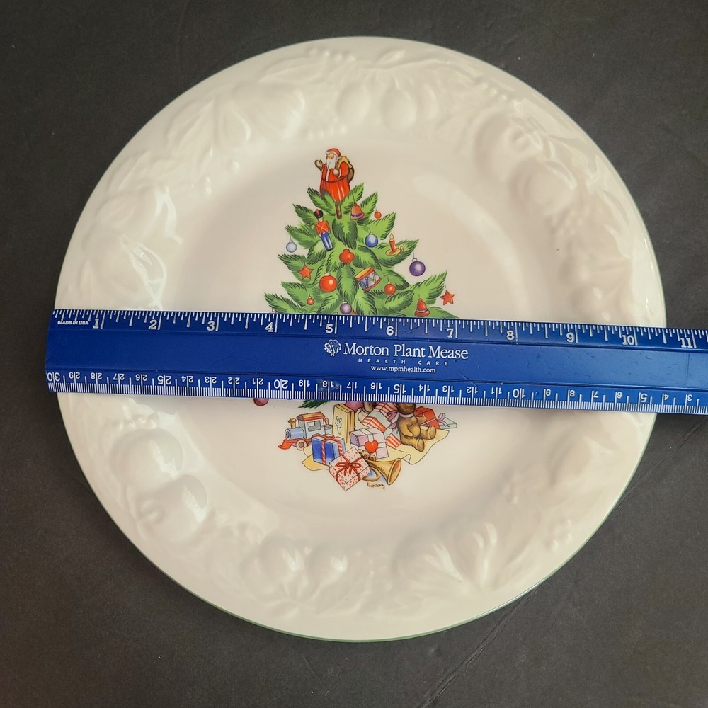 Tabletops Unlimited Christmas Time 20 Piece Set Dinnerware (2 set available}