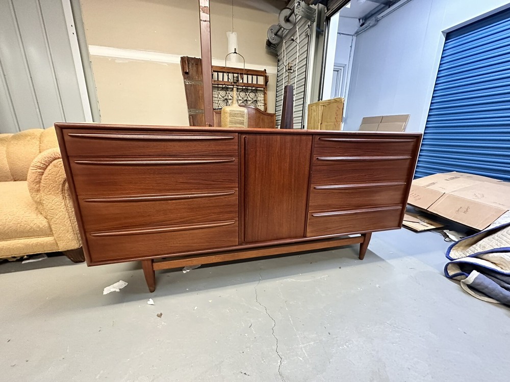 Mid Century Modern Sideboard Credenza