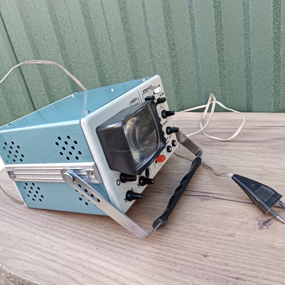 Soviet portable oscilloscope OML-2-76 WORKING