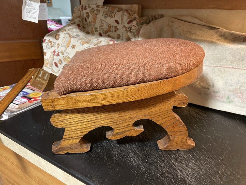 VICTORIAN SOLID OAK HORSESHOE SHAPED FOOTSTOOL ANTIQUE MUST SEE!!