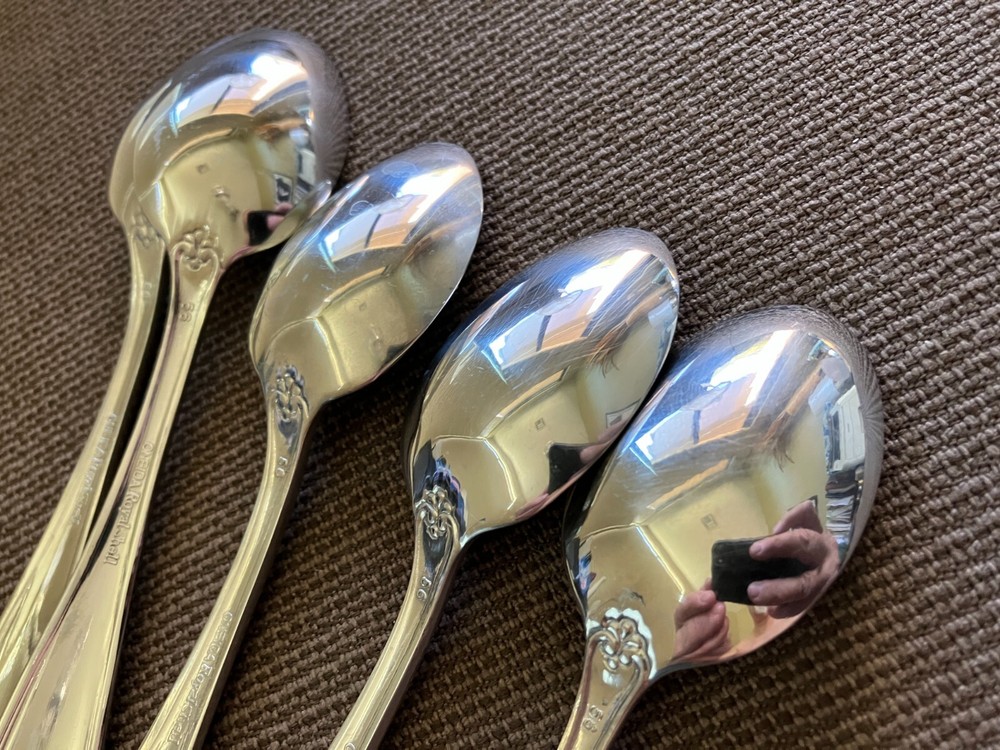Oneida ROYAL SHELL Stainless Flatware--5 Teaspoons - VGUC