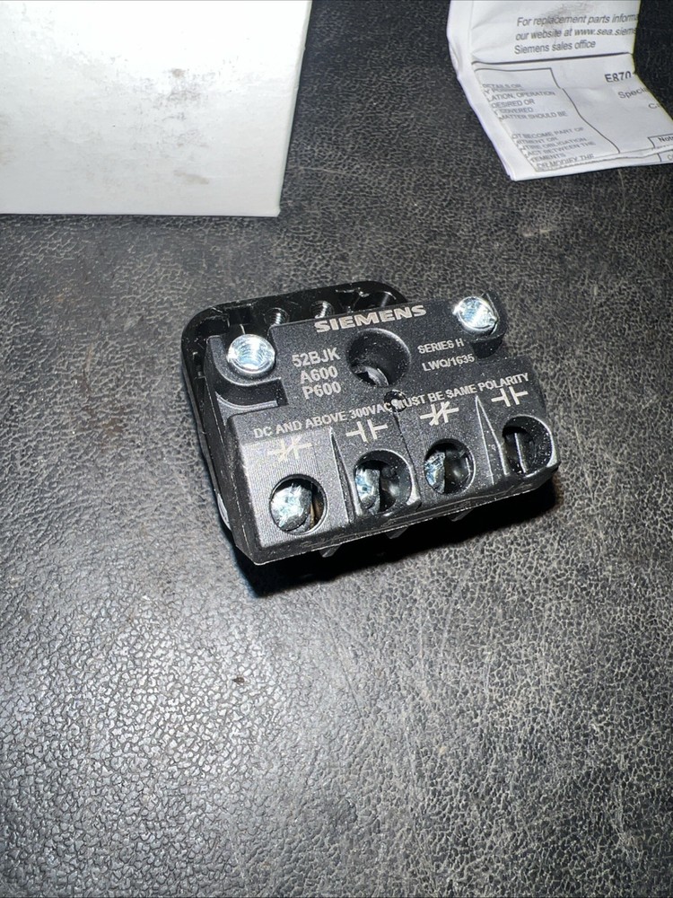 SIEMENS 52PX8A1A Non-Illuminated Push Button,30mm,Epoxy
