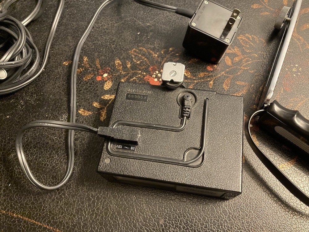 Vtg Gold Crest SR 50 CD Solid State Flash w/handle grip & 2 Plugs