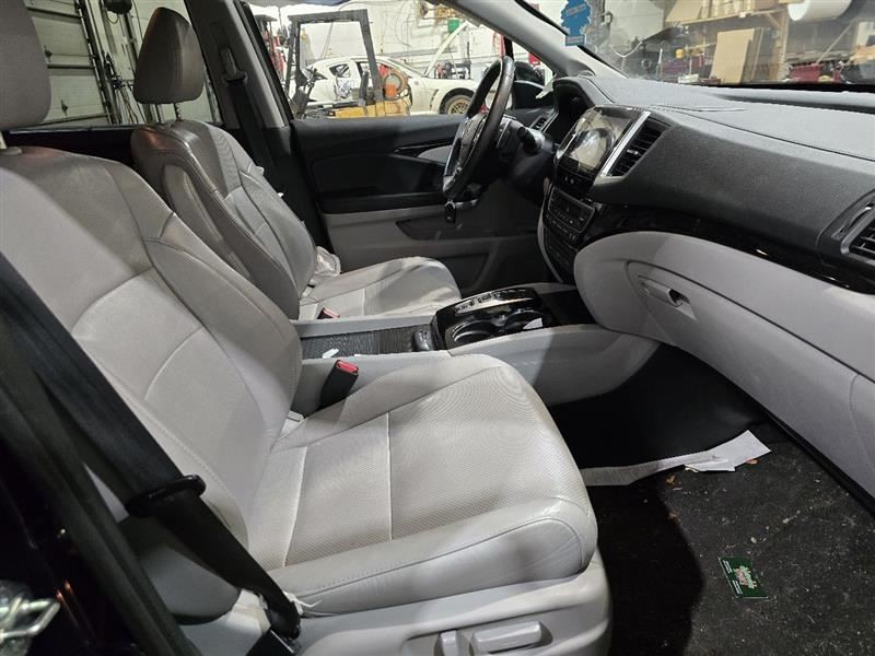 PILOT 2016 Dash Bezel 608572