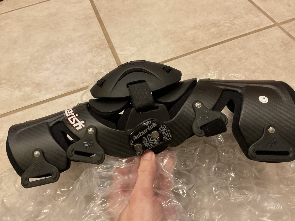 Asterisk Carbon Cell 1.2 Knee Braces Pair Size MEDIUM Open Box