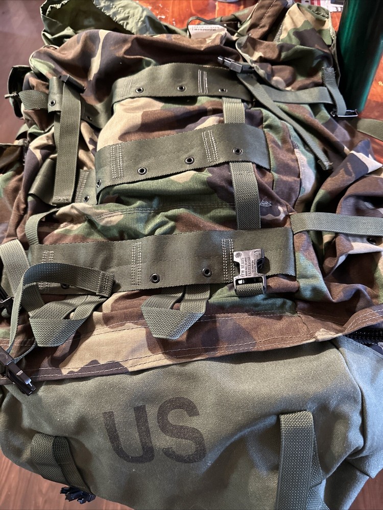 US Army Large Field Pack Internal Frame Special Defense Systems.  Ex. Condition