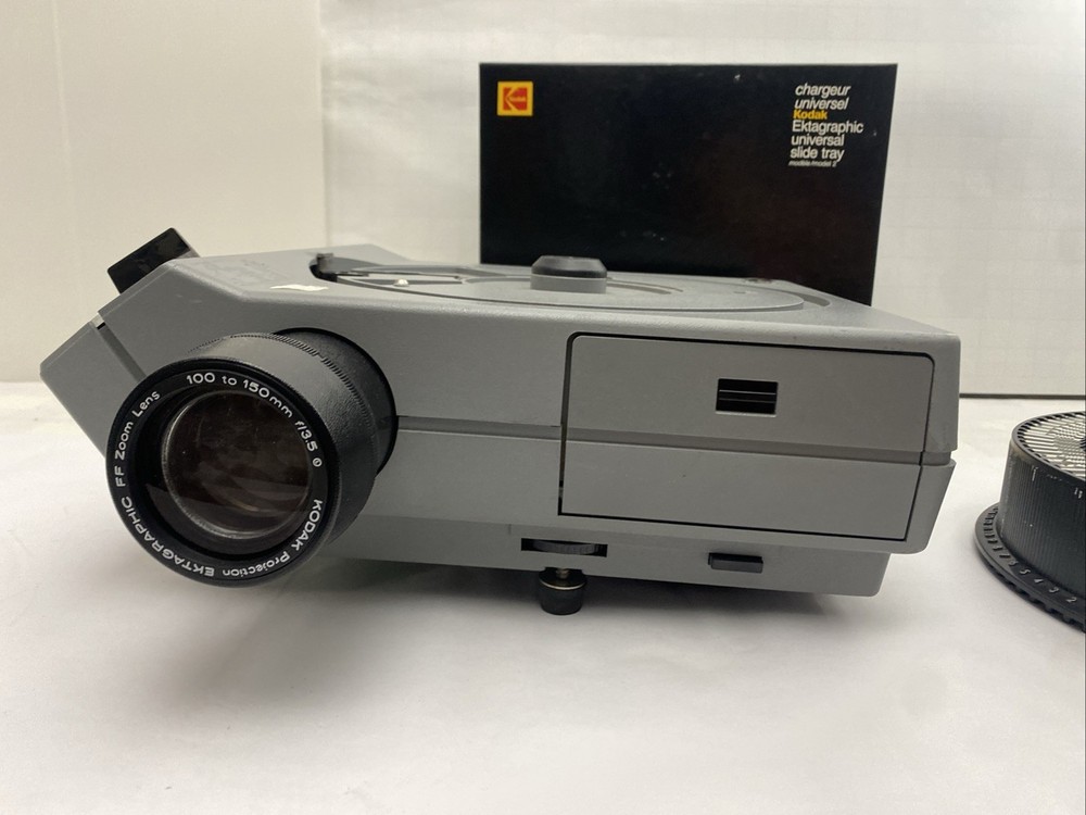 Kodak Ektagraphic III B Carousel Projector