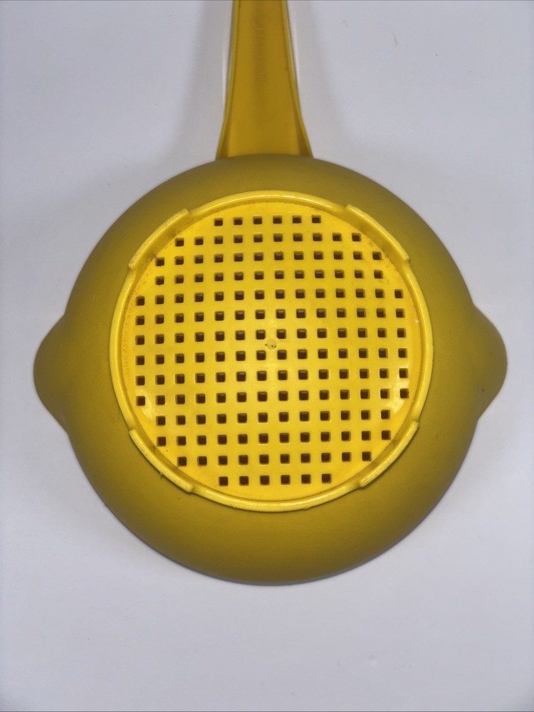 Vintage Tupperware 2 Quart Colander Strainer w/ Handle & 2 Pour Spouts Yellow