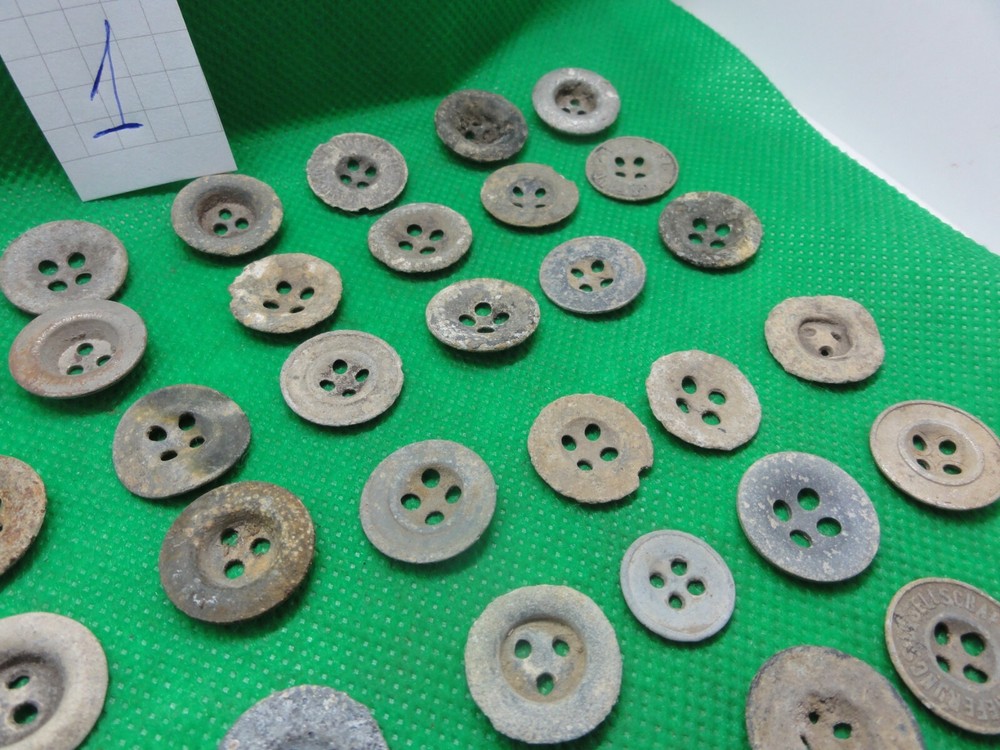 WWII WW2 buttons 90st.