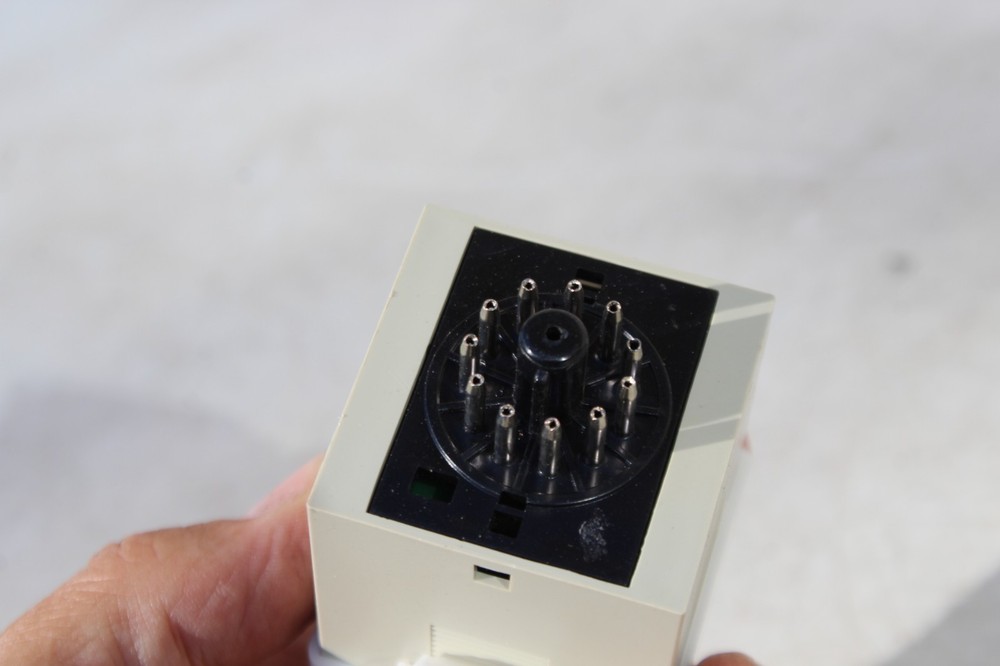 AT11DN-2 Autonics Analog Timer 24VAC/VDC w/ Socket Base 11pin Multi Range