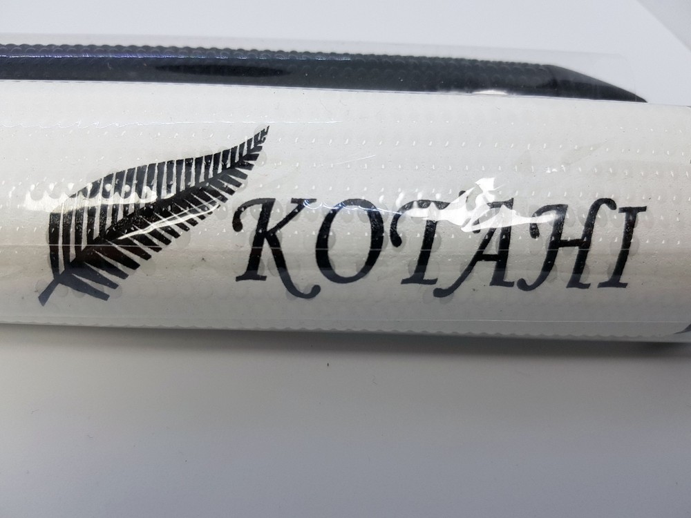 BJM Kotahi Putter Grip palms up split hand putting system