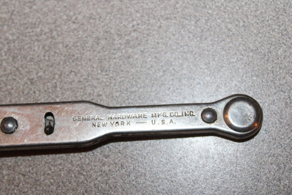 Vintage General Tools Ratcheting Offset Screwdriver #807 USA