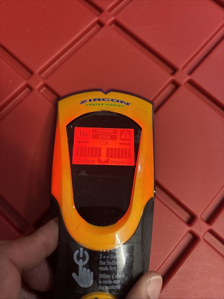 Zircon StudSensor™ L70 OneStep Center-Finding Stud Finder