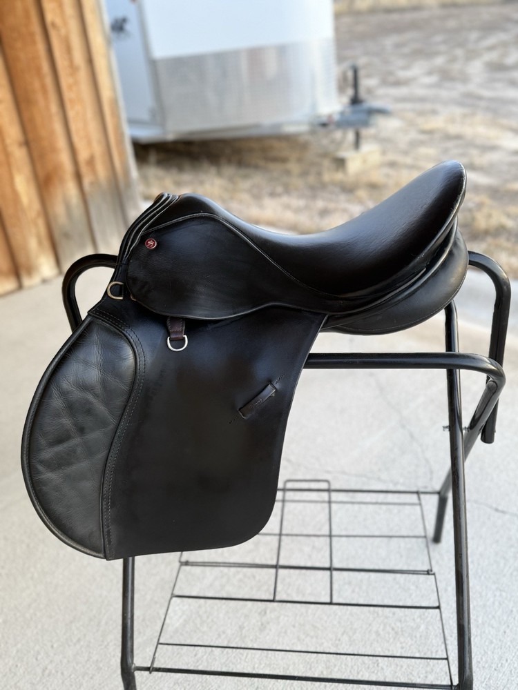 Lovatt & Ricketts 17” Event Saddle Black with Medium Wide Tree