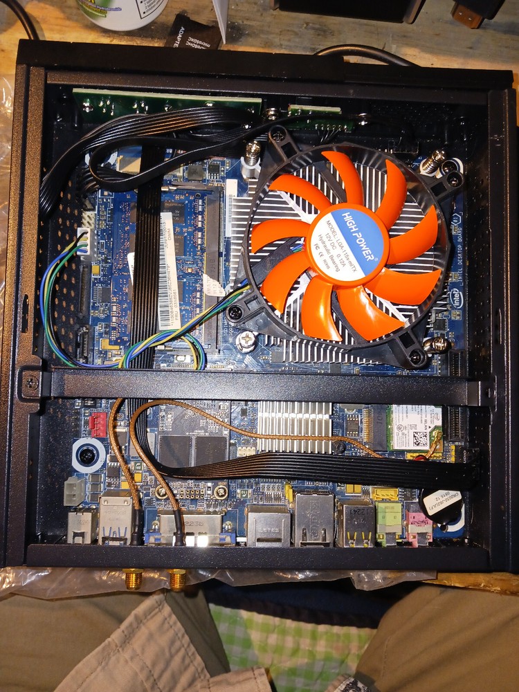 Slim mini ITX Computer