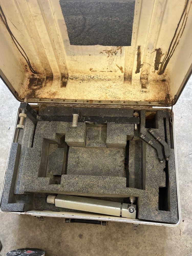 AGL MAX Model Max Red Beam Pipe Laser w/Accessories & Case