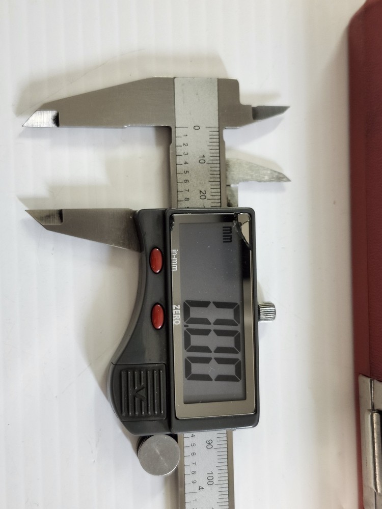 SPI 6 INCH DIGITAL CALIPERS 14-792-6