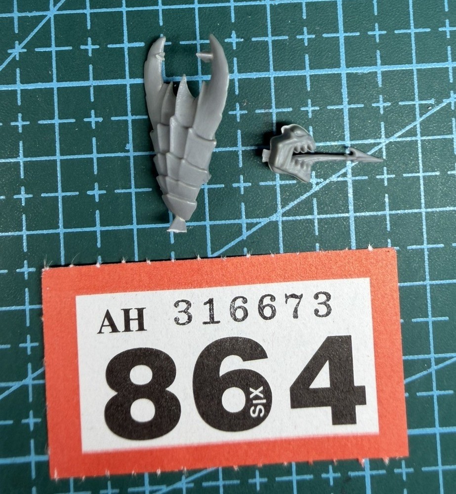 Tyranid Warrior Head Complete Helmet Crest Chitin 40K Bits Kitbash Leviathan