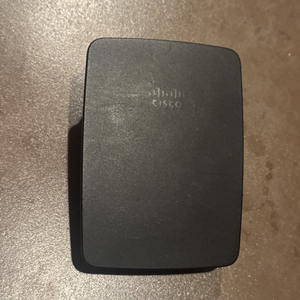 Cisco Linsky- Re1000 Range Extender Wireless N Router Extender. Used