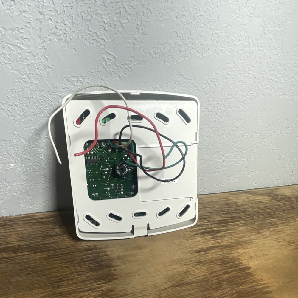 GE SuperBus 2000 2X16 LCD Alphanumeric Touchpad Keypad Wired White