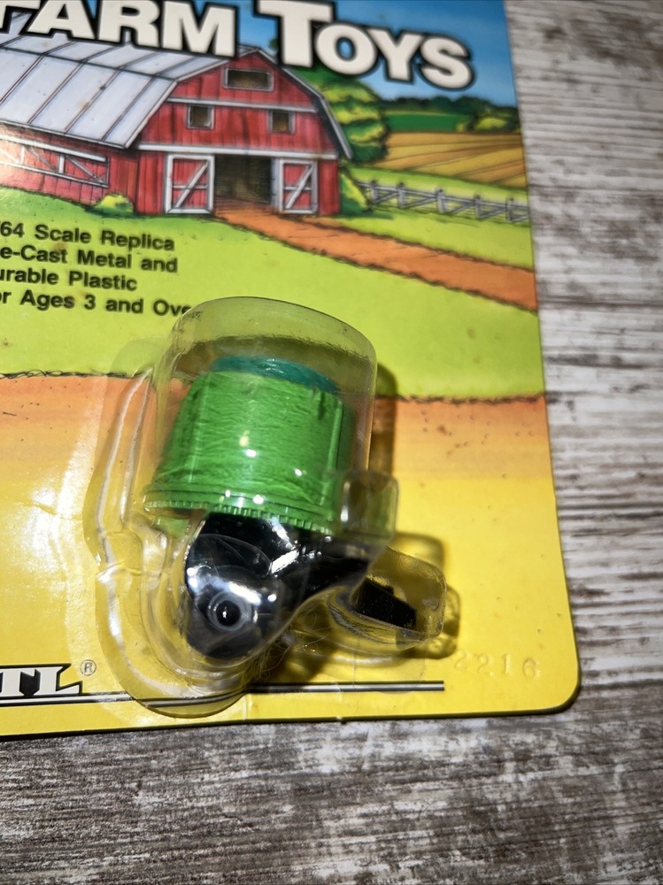 1/64 Scale Deutz Allis Round Bale Grinder Ertl Implement