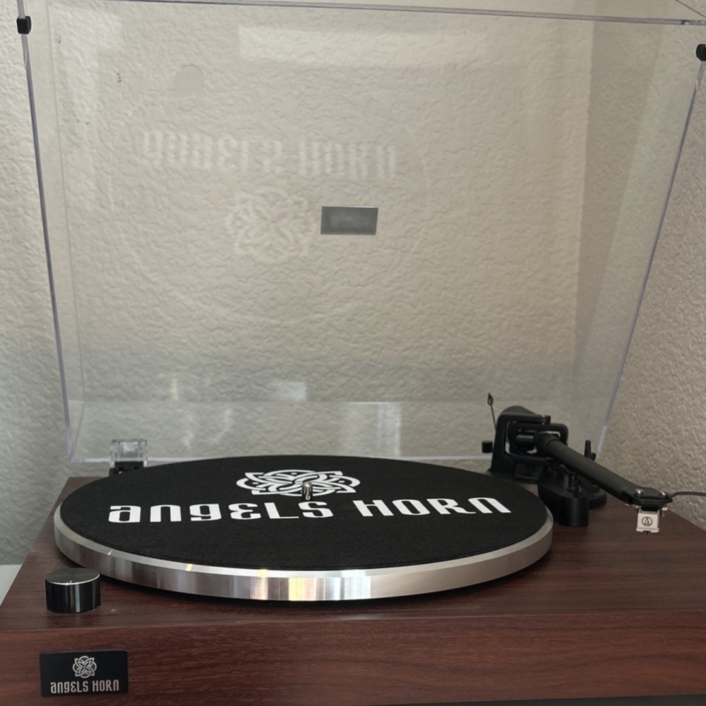 Record Player + 7 Vinyl Records + Cleaning Kit. See Description
