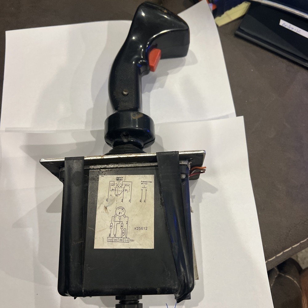 Sauer Danfoss Control Handle MCH26BM1400, Pre Owned.