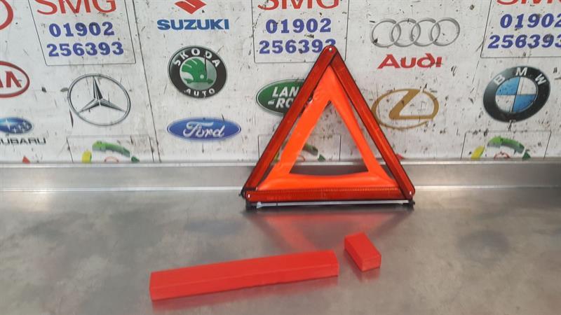 VOLVO XC90 T6 EMERGENCY BREAKDOWN TRIANGLE 5658287