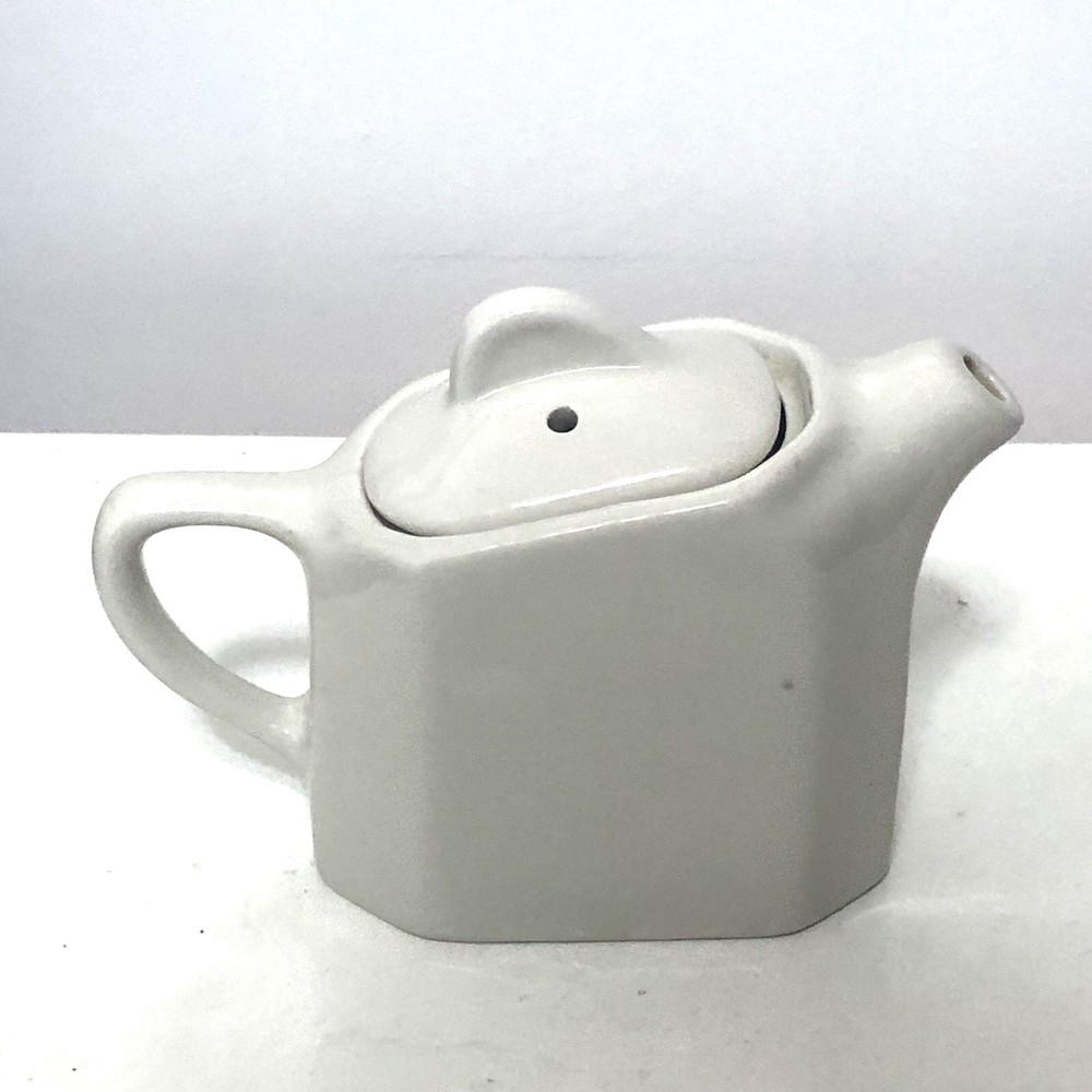 White porcelain plate and pot