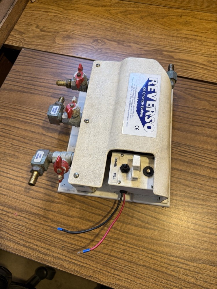 Reverso oil change pump