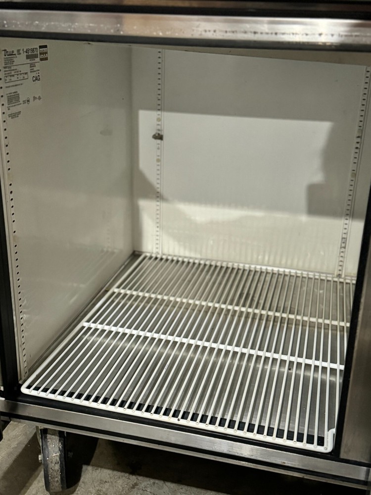 TRUE PIZZA PREP TABLE WITH 2 DOOR COOLER MODEL: TPP-67