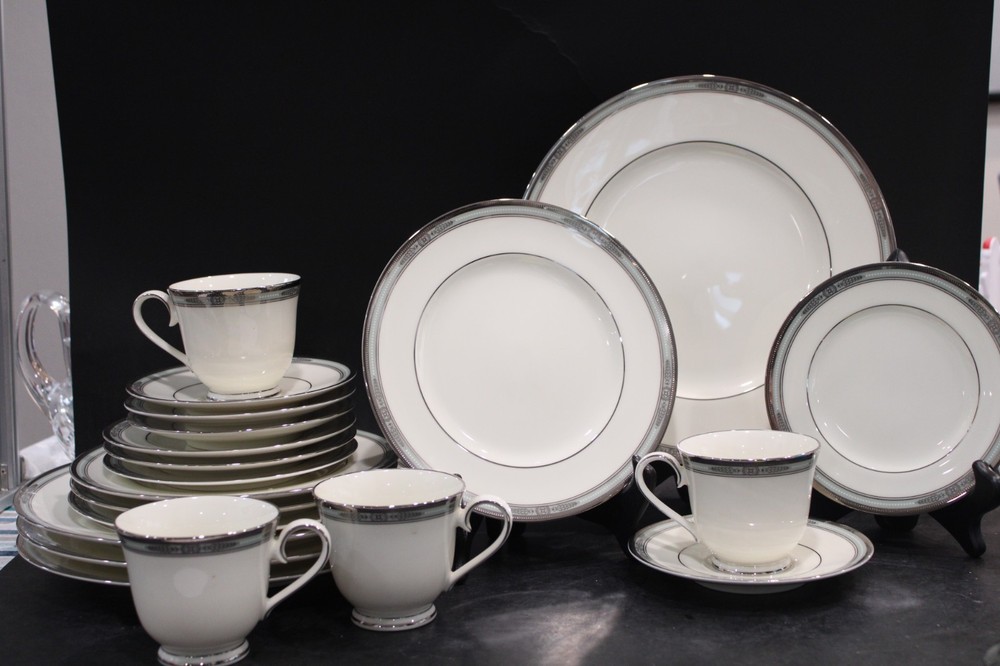 Noritake Fullerton 4 - 5 Pieces Setting 20 Pieces
