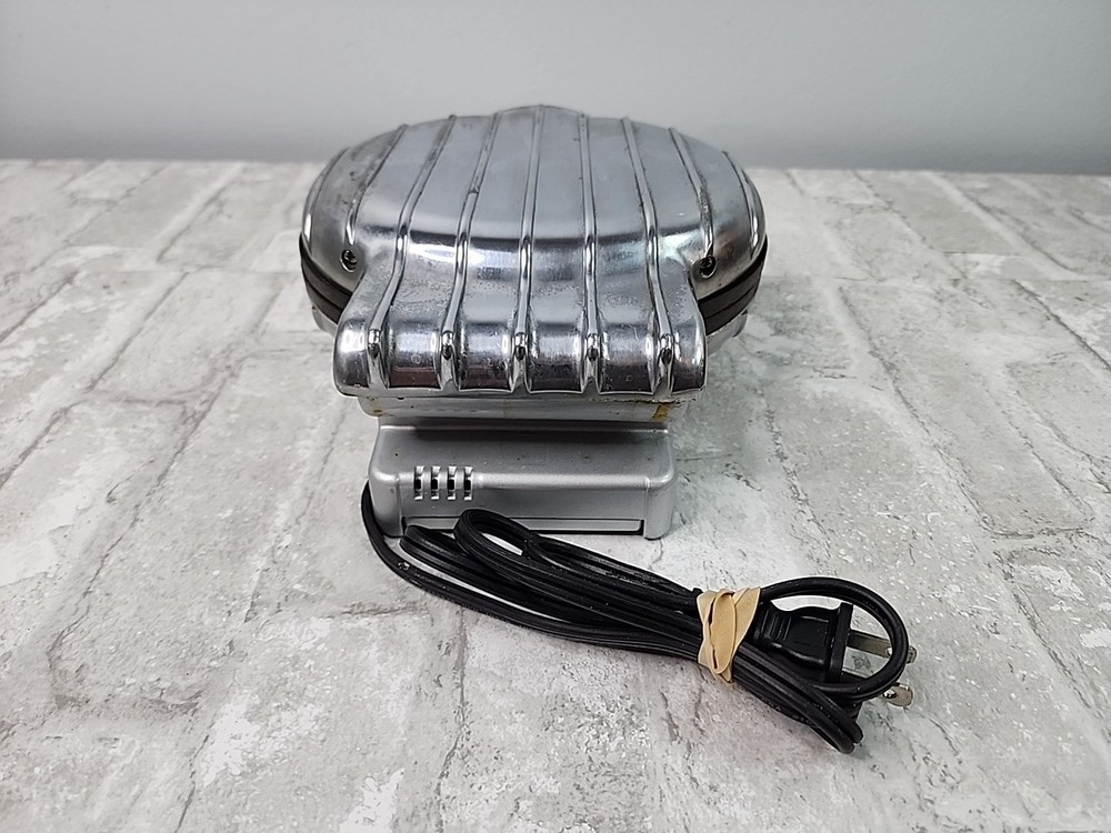 VillaWare Nonstick Waffle Maker 2004 Uno Classic 7'' Round Tested & Working