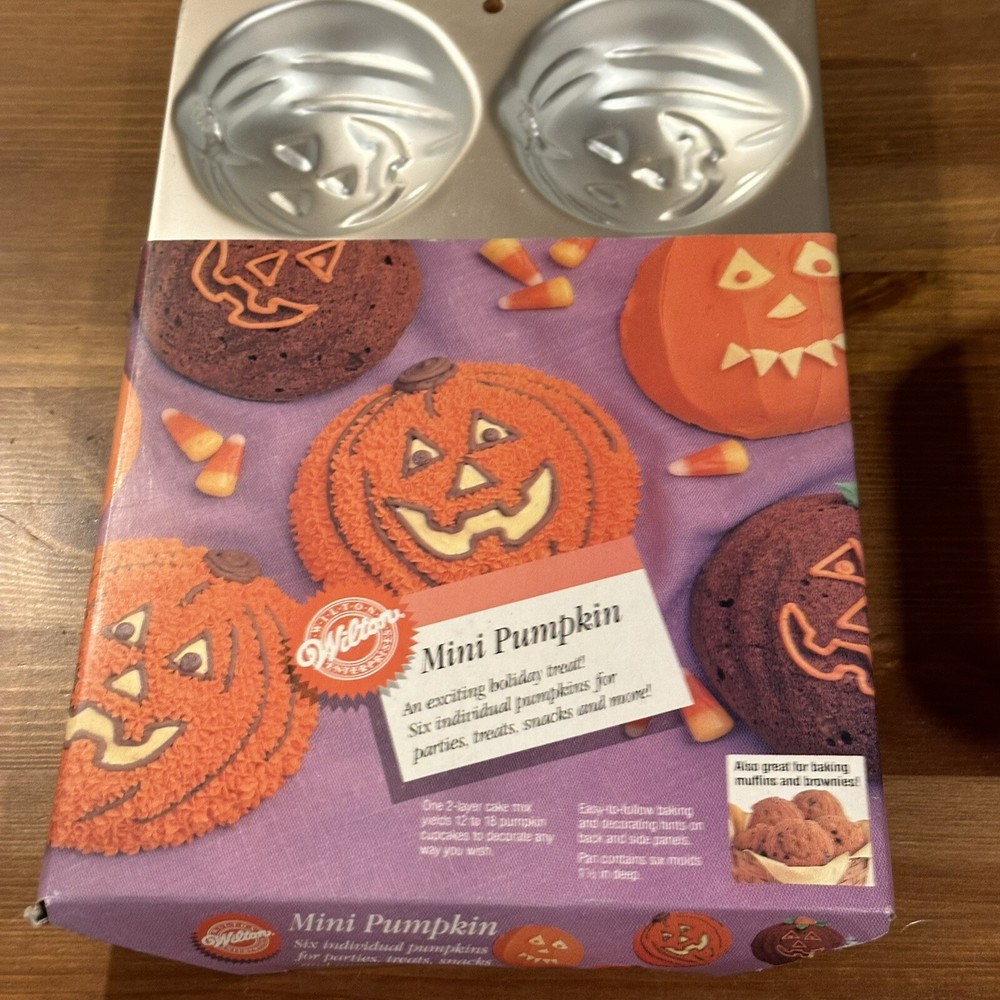 Wilton 6 Mini Pumpkin Baking Pan Brand New