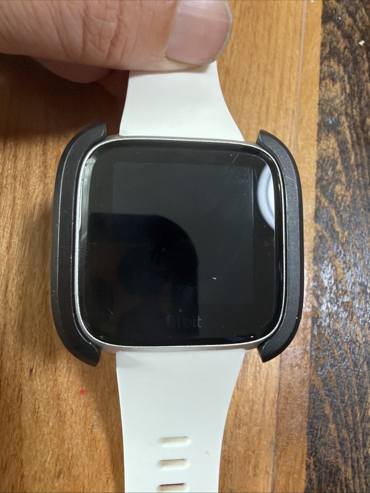 Fitbit Versa FB415 SC Fitness Smartwatch Activity Tracker White Small Working
