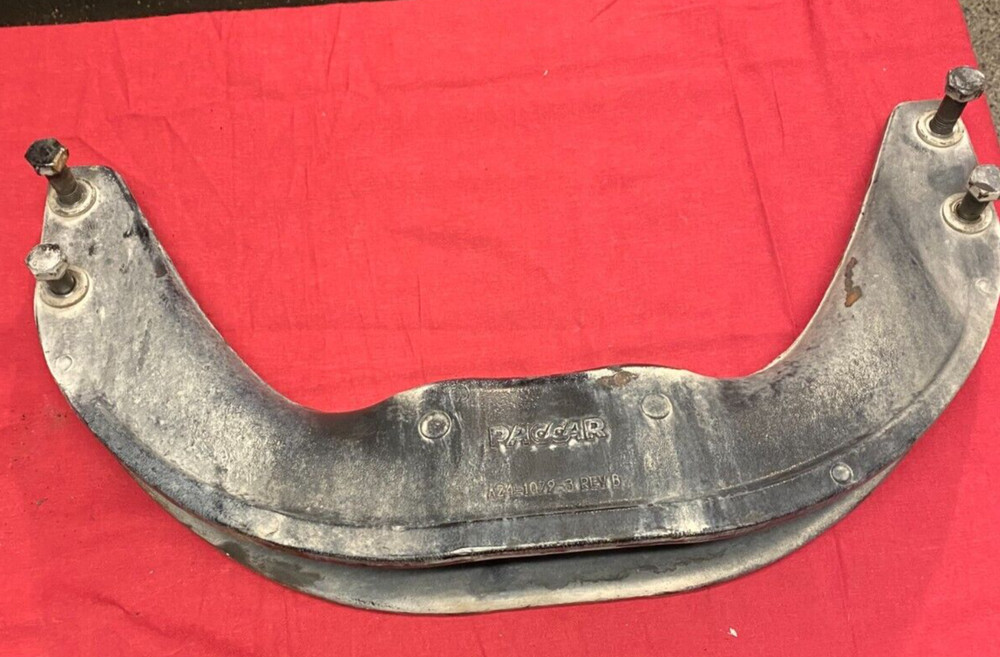 PACCAR   OEM FRONT ENGINE MOUNT  A24-1079-3,