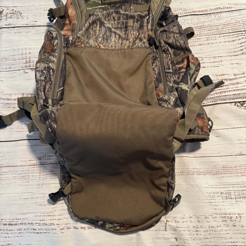 (TORN STRAP) Camelback Maximum Gear Motherlode Backpack Camouflage Hunting