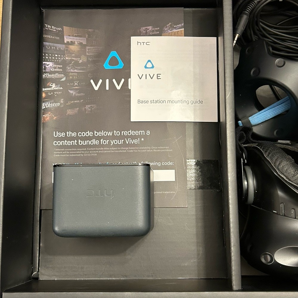 HTC Vive VR Headset System PC-Based Steam Powered W/Deluxe Audio Strap & Stands