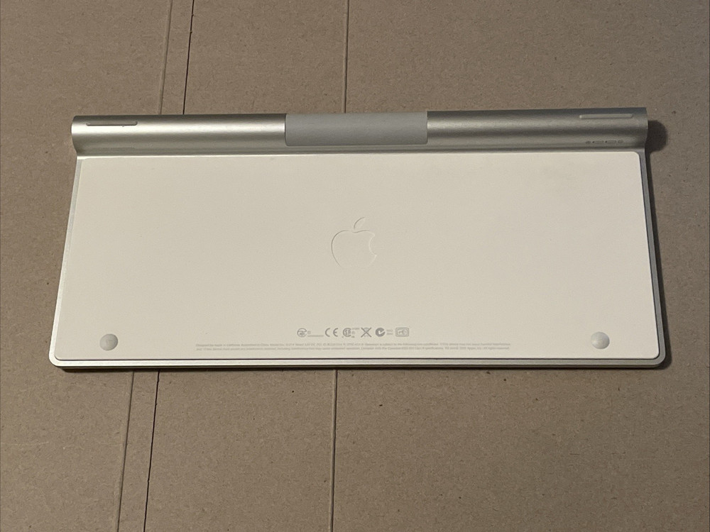 Apple Wireless Bluetooth Silver/Aluminum #A1314 Keyboard