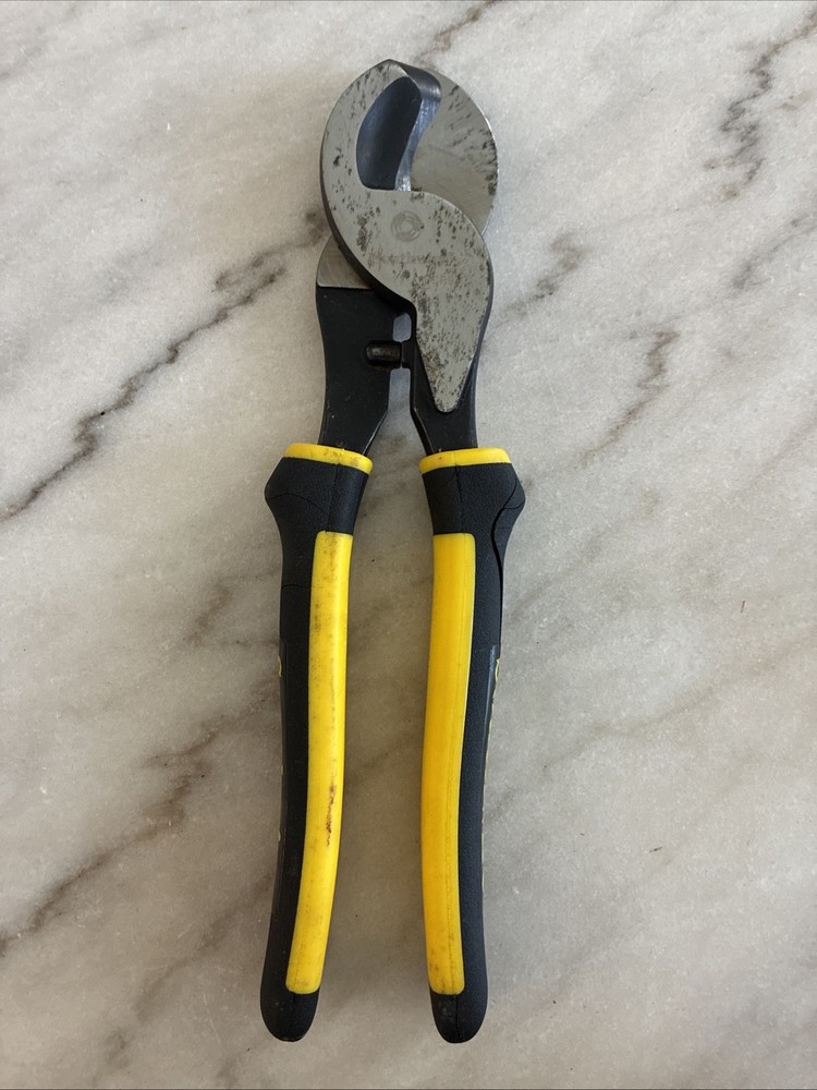 Preowned Southwire CCP9 High-Leverage Cable Cutter In Good Used Condition