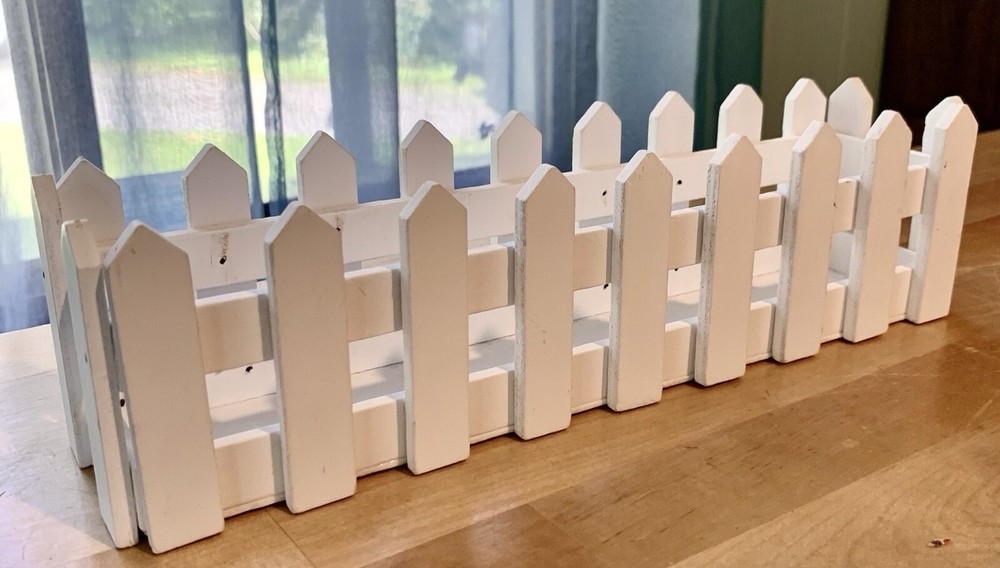 WHITE PICKET FENCE CONTAINER. RECTANGULAR FLOWER POT FOR ARRANGEMENTS!