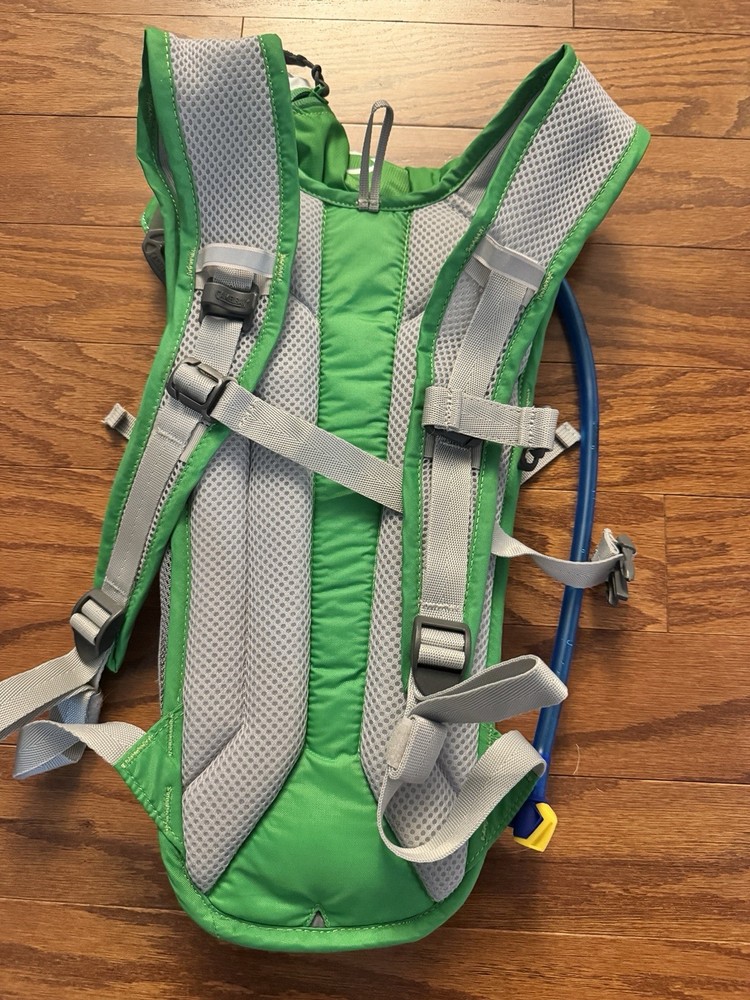 CamelBak Rogue Hydration Pack Green Nylon, Adjustable, Lightweight, 2 Pockets