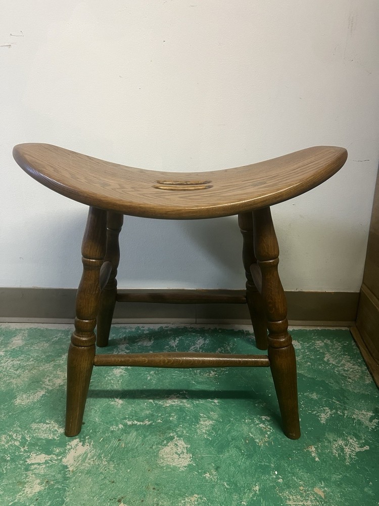 Amish Saddle Solid Oak Stool Very Clean Condition 19.5 in tall