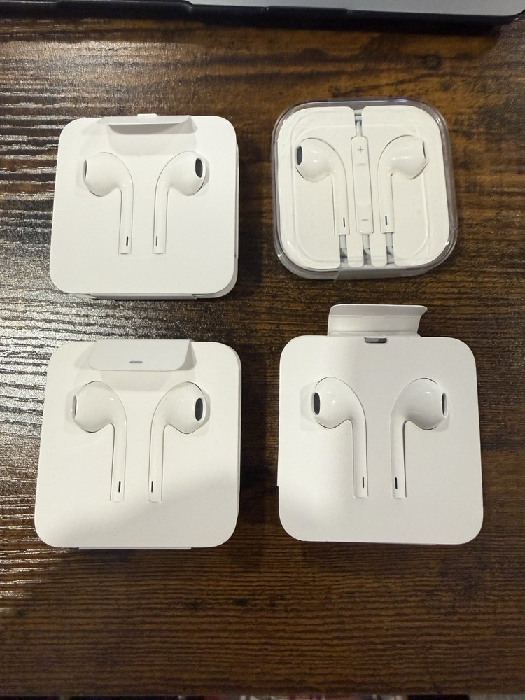 iPhone Earbuds Wired Lot Of 4