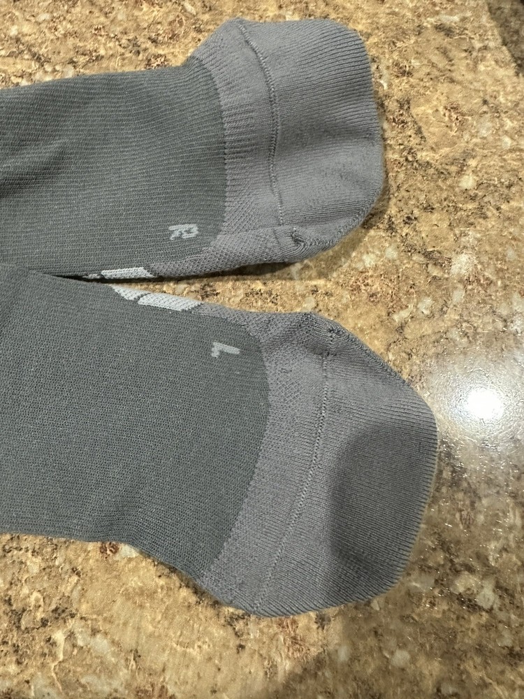 NEW Mcdavid Targeted Compression 10k Runner Socks Size M Charcoal Gray