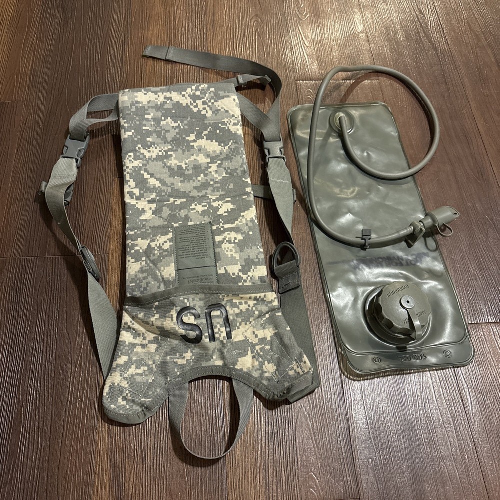US Army Molle II Hydration System Carrier Water Military Digital Camo Backpack